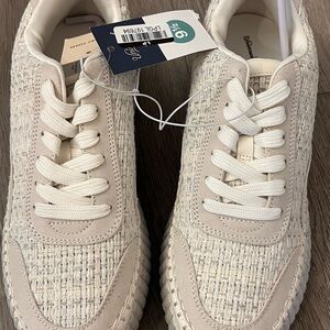 Universal Thread Cream Athletic Shoe NWT